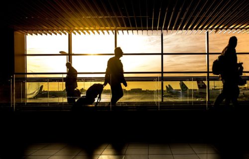 Podigao čitav aerodrom na noge: Putnik zaboravio torbu, pa tražio da se avion vrati na terminal