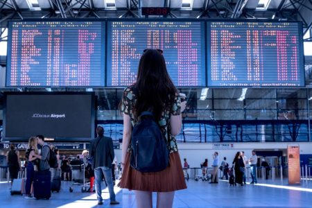 Putnici uzvraćaju udarac: Osuda avio-kompanija koje naplaćuju ručni prtljag