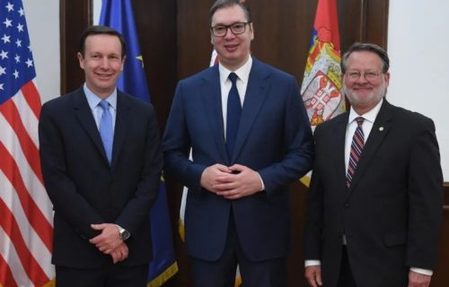 "Srbija je opredeljena da nastavi da razvija odnose sa SAD": Vučić primio američke senatore (FOTO)