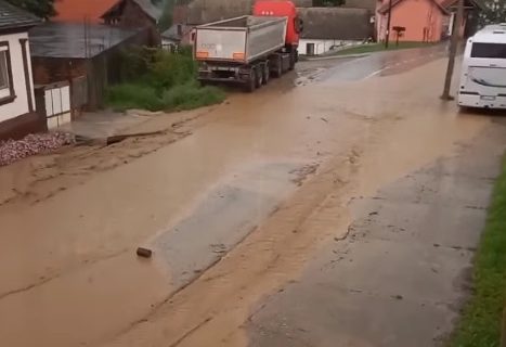 POTOP KOD NOVOG SADA: Cela ulica pod vodom (VIDEO)