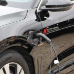 Rešenje godine za električne automobile? TRAKE na putu za punjenje usred vožnje!