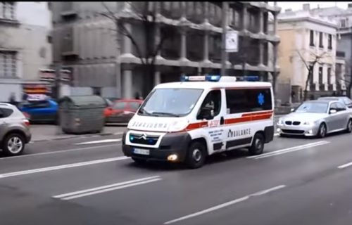 Dete (1) povređeno u udesu u Beogradu na uglu Takovske i Ulice 27. marta, prevezeno u bolnicu u Tiršovoj