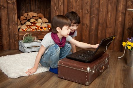 Rezultati ozbiljno zabrinuli roditelje: Šta deca iz Srbije stvarno rade na internetu u 2025. godini?