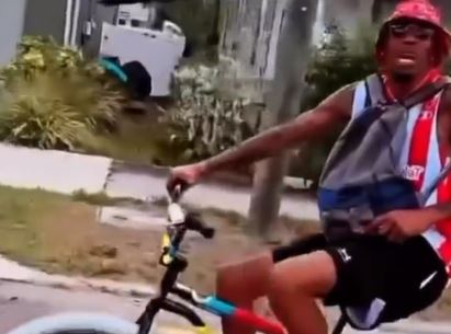 MOLIM SE ZA SNAGU I MIR TIH PORODICA! Kinsi u Zvezdinom dresu odao poštu žrtvama masakra u Srbiji (VIDEO)