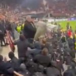 KNOLSI HEROJ ENGLESKE! SVET PRIČA O NJEMU: Nokautirao gomilu huligana braneći porodice igrača (VIDEO)