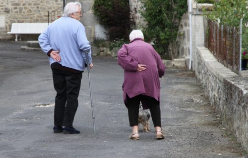 Mogu li udovci da primaju i svoju i penziju od supružnika? Zakon je jasan