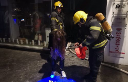 Stanari prijavili dim u zgradi u Novom Sadu: Intervenisala tri vatrogasna vozila