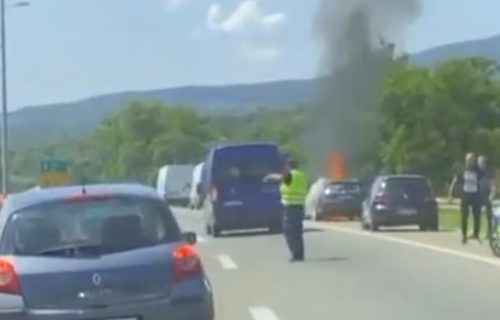 Užasavajuće scene na Bubanj potoku: Zapalio se automobil, stvorile se gužve (VIDEO)