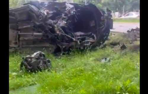TEŠKA SAOBRAĆAJKA U JAGODINI: Jedan automobil potpuno uništen, četiri osobe povređene (VIDEO)