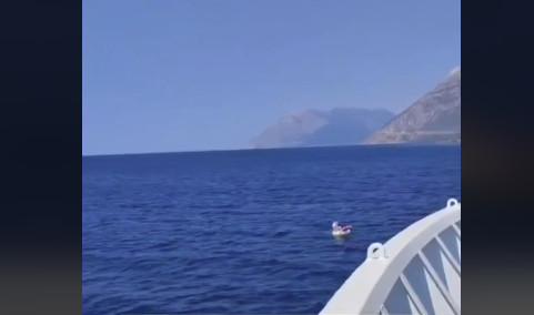 Užas u Grčkoj: Devojčica (3) plutala na "jednorogu" kilometrima daleko od obale (VIDEO)