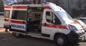 Teška nesreća kod Radiofara: Muškarac teško povređen, vozač poršea pobegao