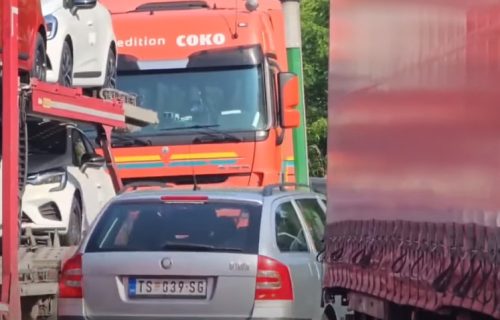 Srpske kamiondžije na Jarinju propuštaju automobile i autobuse, kamioni sa RKS tablicama ne mogu da prođu
