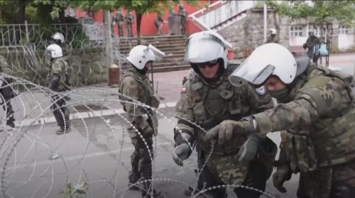 KRIZA NA SEVERU KiM: I dalje pojačan broj pripadnika KFOR-a, najavljen protest i u Gračanici