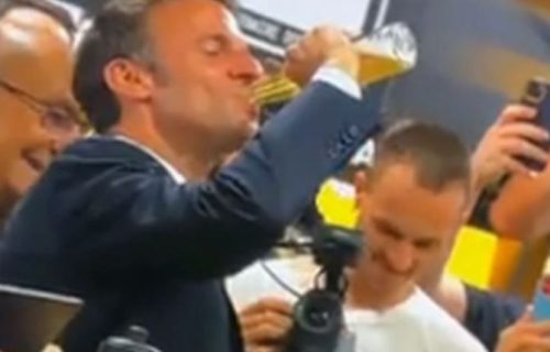 Predsednik Francuske se MALO OPUSTIO! Makron slavio titulu uz pivo, u svlačionici haos