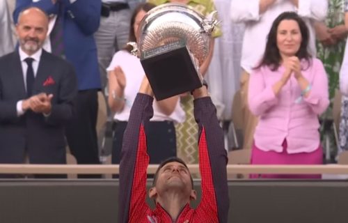 NOVAK JE GOAT I TAČKA: Đoković sa krunom na glavi, a Nadal i Federer KLEČE OKO NJEGA! Fenomenalno (FOTO)
