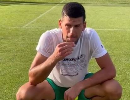 SEĆAM SE UKUSA I JOŠ SAM GLADAN! Novak stigao na Vimbldon i odmah probao travu (VIDEO)