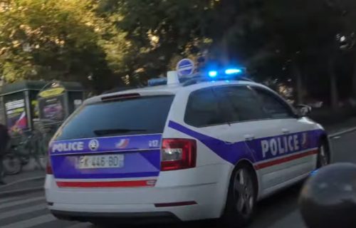 UŽAS u Francuskoj: Devojčica (12) donela nož u školu i nasrnula na nastavnika