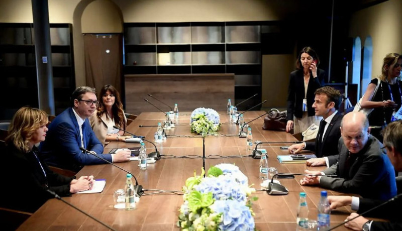 Vučić o sastanku sa Šolcom i Makronom: “Srbija ostaje dosledan partner u čuvanju regionalnog mira” (FOTO)