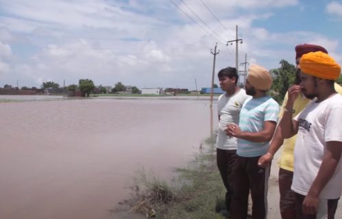 POPLAVE U INDIJI: Voda stigla do zidova Tadž Mahala