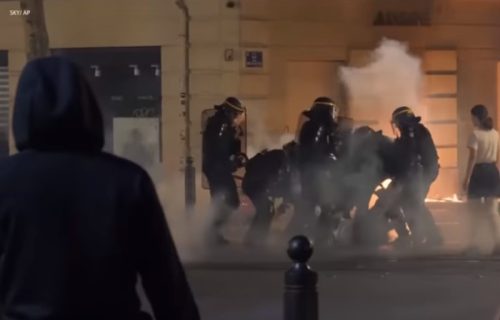 Još jedna smrt na ulicama Francuske: Mladić preminuo nakon što je pogođen gumenim metkom