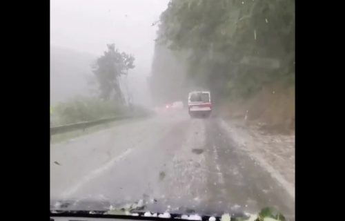 Nevreme stiglo u Srbiju: U Novom Sadu pljusak, munje nad Šidom, Vrdnik zasuo grad (VIDEO)