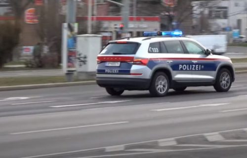 Devojčica (14) izbodena oštrim predmetom u školi u Beču