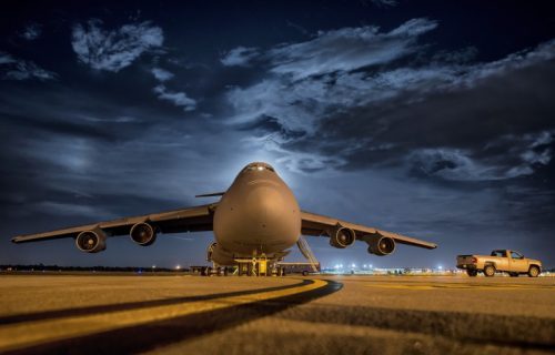 Drama na nebu iznad Italije: Avion teško oštećen u nevremenu, prinudno sleteo