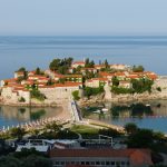 U SENCI SPORA PRED SUDOM U LONDONU: Sveti Stefan ponovo otvara vrata turistima posle dve godine