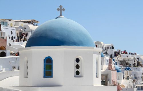 Svima prepoznatljiv pejzaž: Zašto Grci farbaju svoje kuće u belu i plavu boju