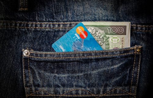 Kad ne treba plaćati karticom: U ovih 5 slučajeva koristite gotovinu, savetuju finansijski stručnjaci