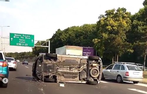 AUTO PREVRNUT nasred auto - puta kod pumpe "Zmaj"! (FOTO+VIDEO)