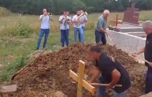 Vasilije iz Čačka od sopstvene sahrane napravio veselje: Sanduk pratili trubači, naručivale se pesme