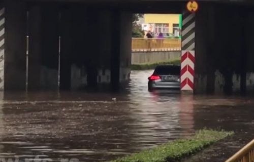 Nevreme protutnjalo i Suboticom: Svuda poplavljene ulice, morale da rade testere (VIDEO)