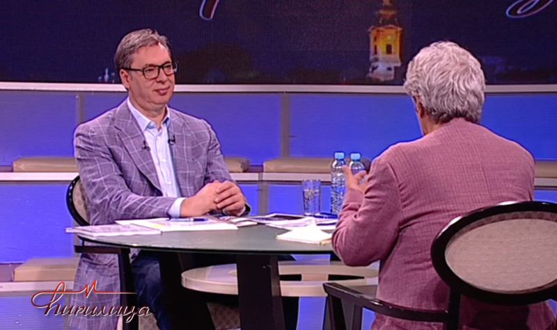 Predsednik Vučić u “Ćirilici”: Prosečna plata u decembru 2025. godine biće veća od 1.000 evra