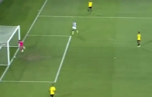 NEVEROVATAN AUTOGOL! Svet gleda i ne veruje, ljudi, šta je ovo?! (VIDEO)