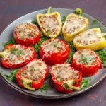 Punjene paprike na malo drugačiji način: Nema mesa, peku se u rerni, a ukus je odličan (RECEPT)
