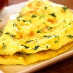 Doručak kao iz žurnala: Omlet sa spanaćem i sirom, doza proteina za energičan početak dana (RECEPT)