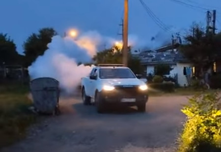 Nasilje u Zemunu: Napadnuti radnici Gradske čistoće dok su zaprašivali komarce