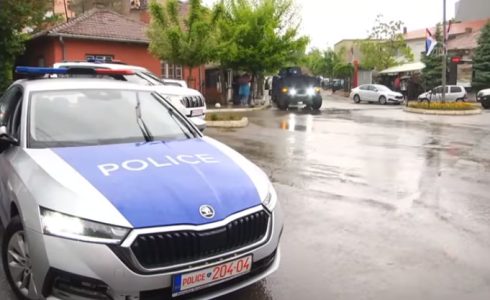 Nastavlja se teror nad Srbima: Zoranu Kostiću i Draganu Miloviću određen pritvor do 48 sati