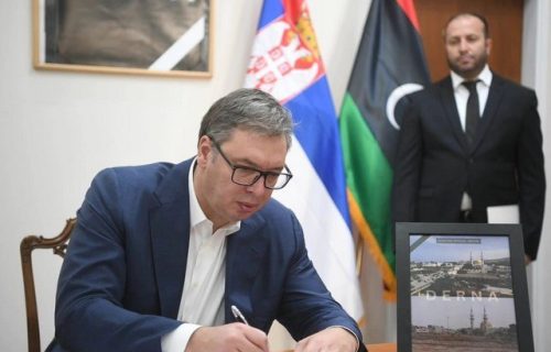 Predsednik Vučić se upisao u knjigu žalosti u ambasadi Libije:"Izgubljeni životi ne mogu da se nadoknade"