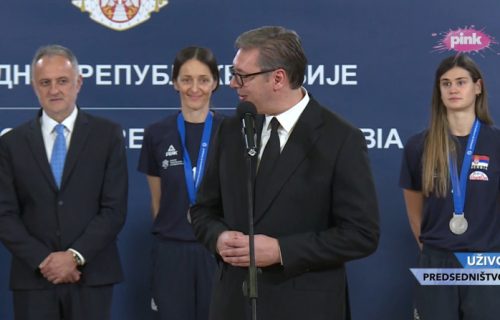 Vučić primio naše odbojkašice i najavio: "Minimalna nagrada za svako zlato biće 100.000 evra" (VIDEO)
