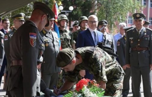 "U Srbiji vojnička zakletva i služenje roka imaju posebna svetilišta u svakoj kući"