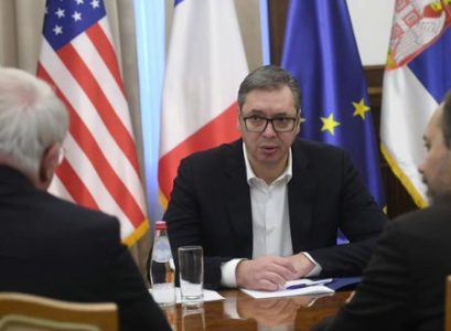 Vučić se oglasio posle sastanka sa ambasadorima: “Tražio sam da KFOR preuzme preuzme brigu o bezbednosti”
