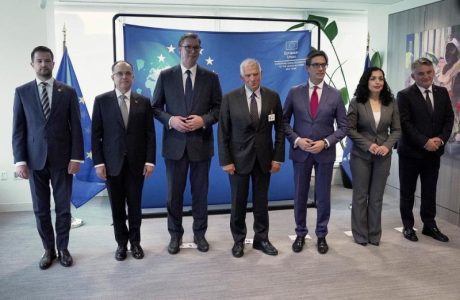 Vučić na neformalnom ručku za lidere Zapadnog Balkana: Borba za očuvanje mira i ubrzanje razvoja Srbije