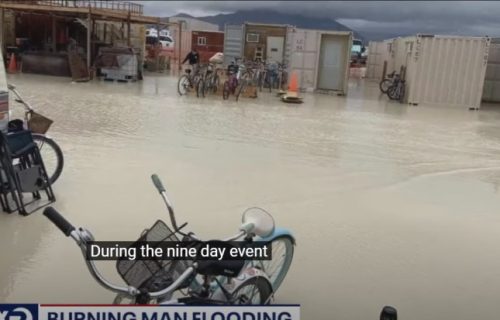 Posetioci festivala u Nevadi zarobljeni u živom blatu, ne zna se kada će biti moguća evakuacija (VIDEO)