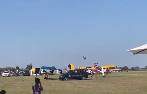 Nesreća na aeromitingu: Srušio se avion, poginule dve osobe, četvoro povređenih (VIDEO)