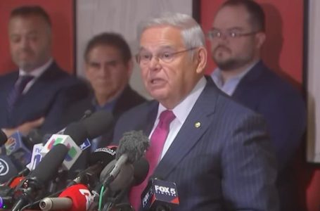 Menendez glumi žrtvu, a sebe je smatrao NEDODIRLJIVIM: “Politiko” o senatoru optuženom za korupciju
