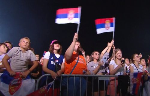 "Heroji koji će zauvek ostati u istorijskim knjigama": Strani novinar oduševljen slavljem za naše momke (FOTO)