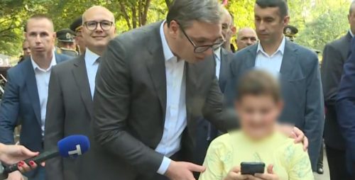Lep prizor na Niškoj tvrđavi: Predsedniku prišao dečak sa jednom molbom, Vučić je odmah uslišio