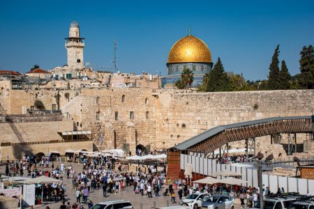 Teroristički napad u Jerusalimu: Dve osobe povređene, u toku potraga za napadačima